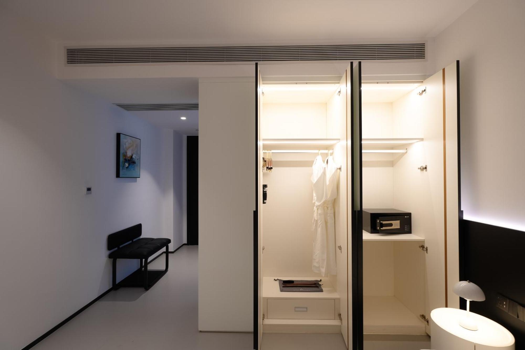 One Riviera Hotel And Residences Ban Souanmone Extérieur photo