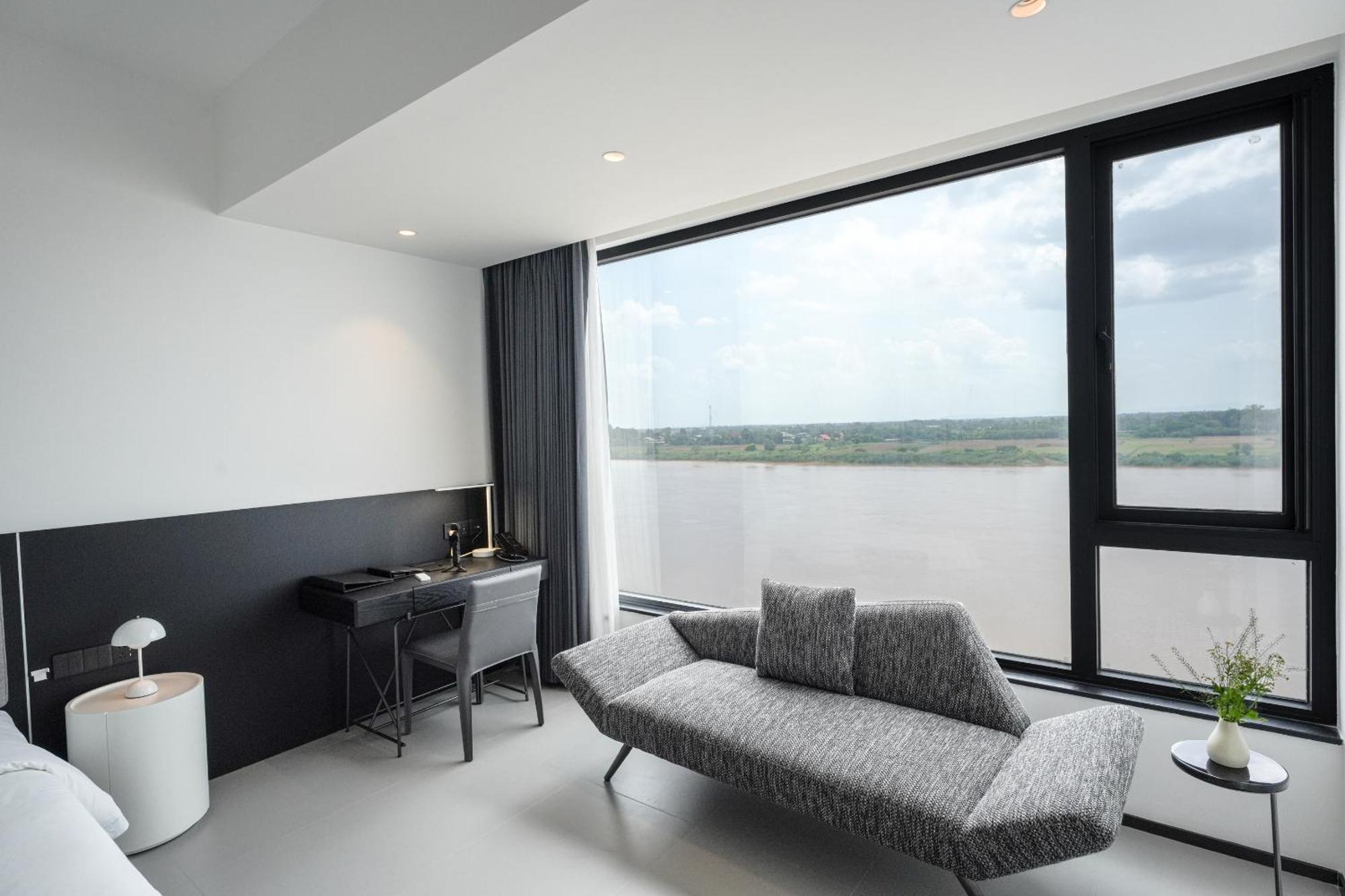 One Riviera Hotel And Residences Ban Souanmone Extérieur photo