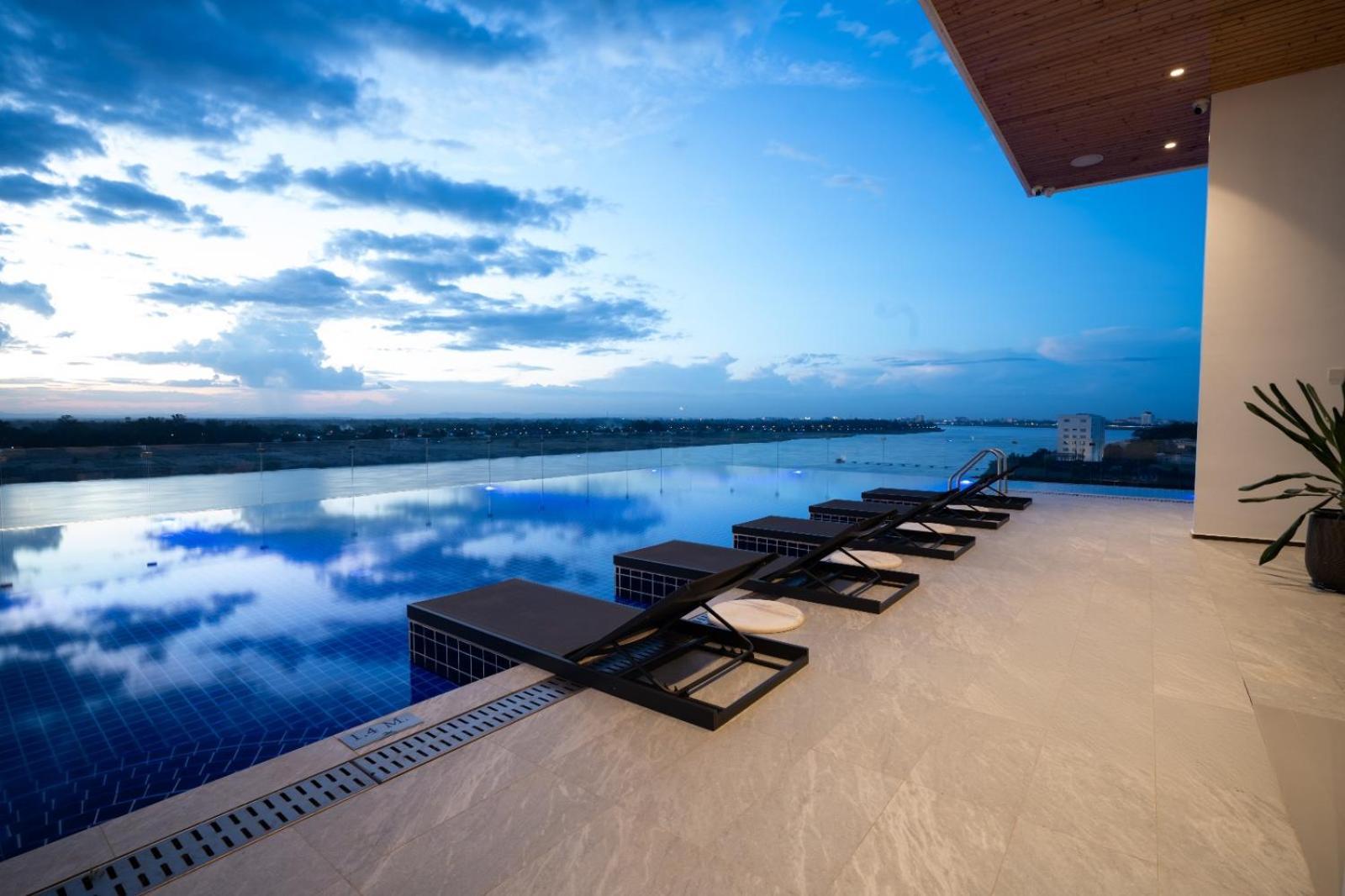 One Riviera Hotel And Residences Ban Souanmone Extérieur photo
