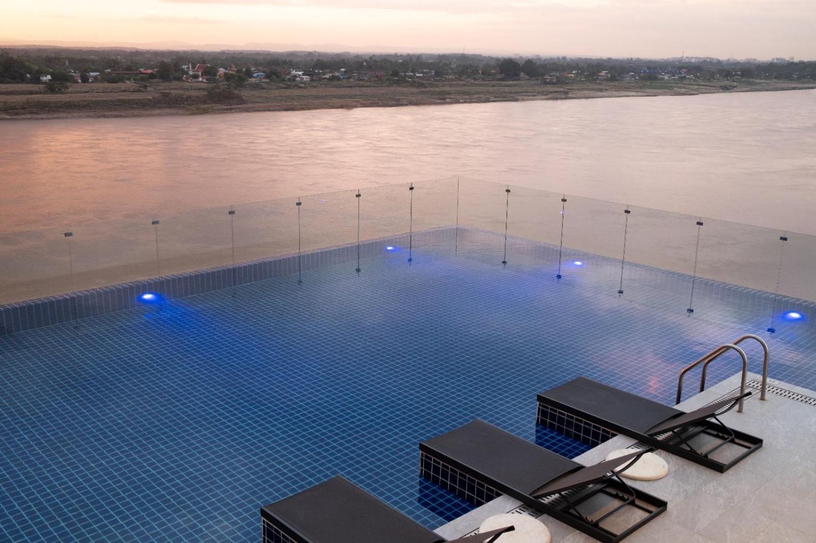 One Riviera Hotel And Residences Ban Souanmone Extérieur photo