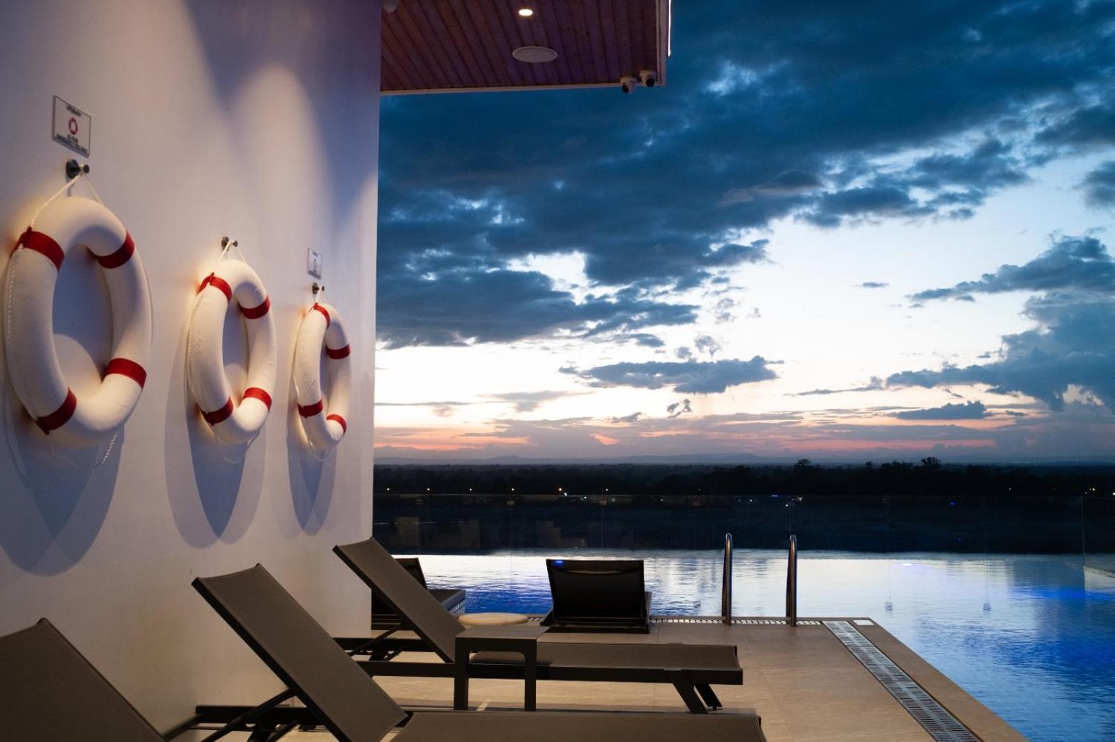 One Riviera Hotel And Residences Ban Souanmone Extérieur photo
